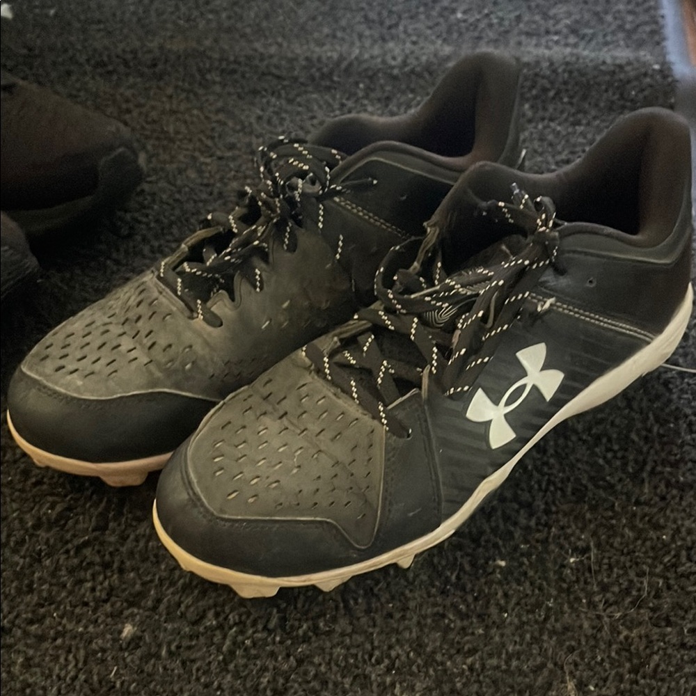 Under Armour Black Athletic Shoes with Cushioned Midsole